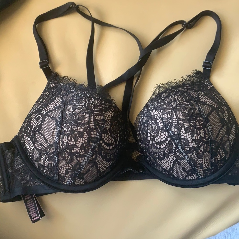 VICTORIA SECRET BOMBSHELL PUSH UP BRA SIZE 32b